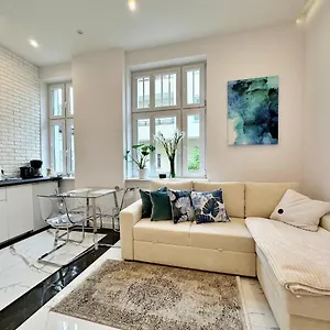 The Canvas Corner, 200 M Beach 350 M Monte Cassino Apartament